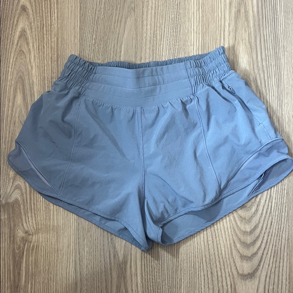 lululemon hotty hot shorts 2.5”